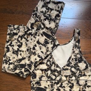 Womens Lululemon Matching Crop and Leggings (USED)
